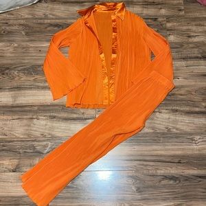Nufiwi (from Amazon) Size Small Orange 2 Piece Set
